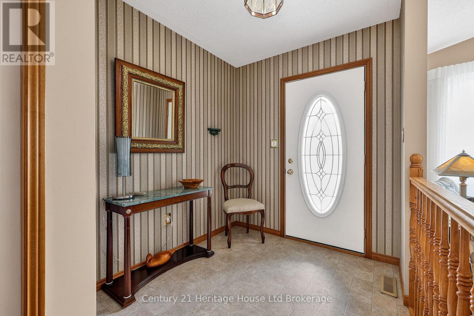 11 Mccreery Road, Ingersoll (Ingersoll - North), Ontario  N5C 4E9 - Photo 6 - X12926504