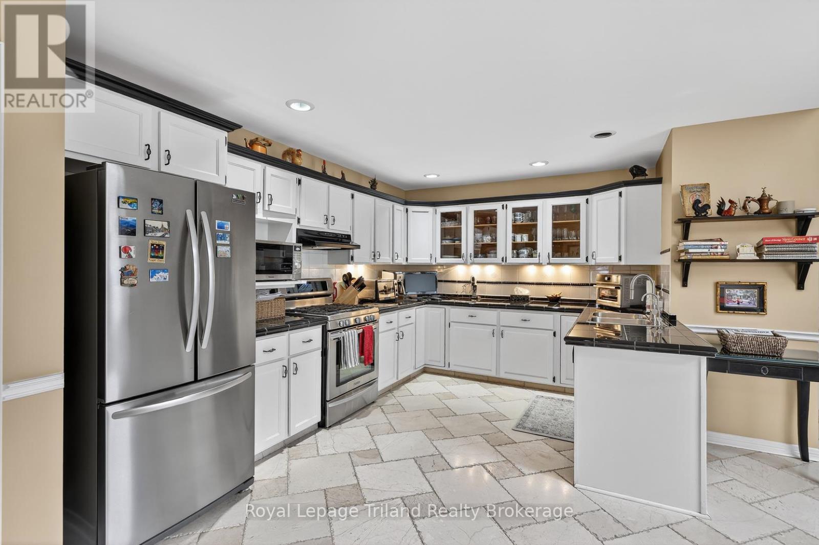 637 Lansdowne Avenue, Woodstock (Woodstock - North), Ontario  N4T 1K2 - Photo 12 - X12929840