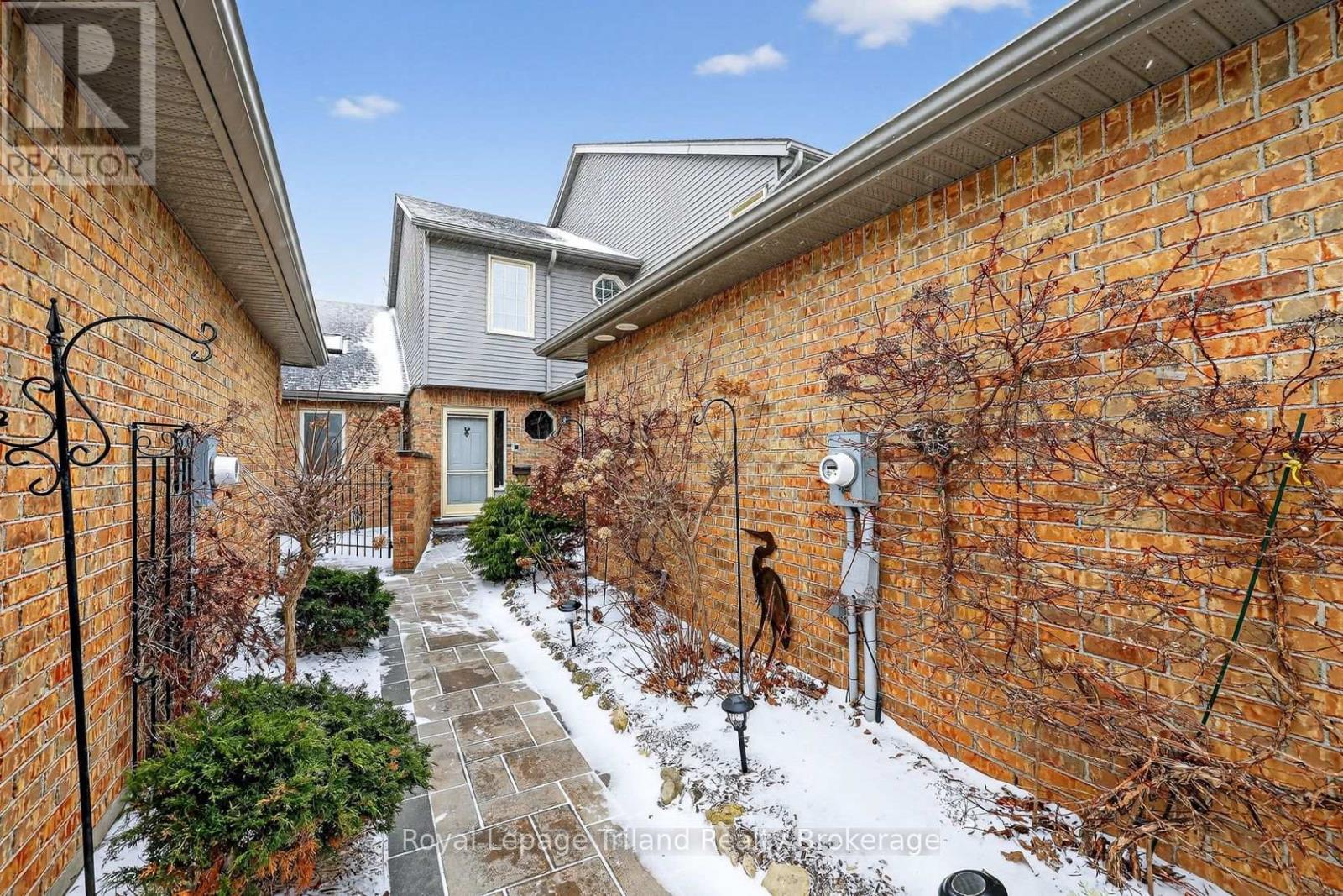 637 Lansdowne Avenue, Woodstock (Woodstock - North), Ontario  N4T 1K2 - Photo 4 - X12929840