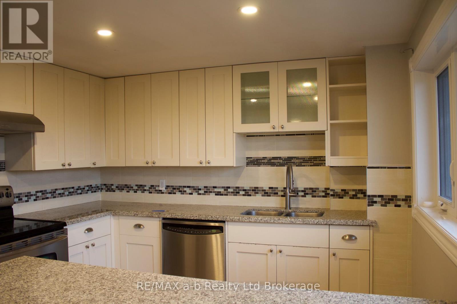 685538 Highway 2 Highway, Woodstock (Woodstock - North), Ontario  N4S 7V9 - Photo 10 - X12932870