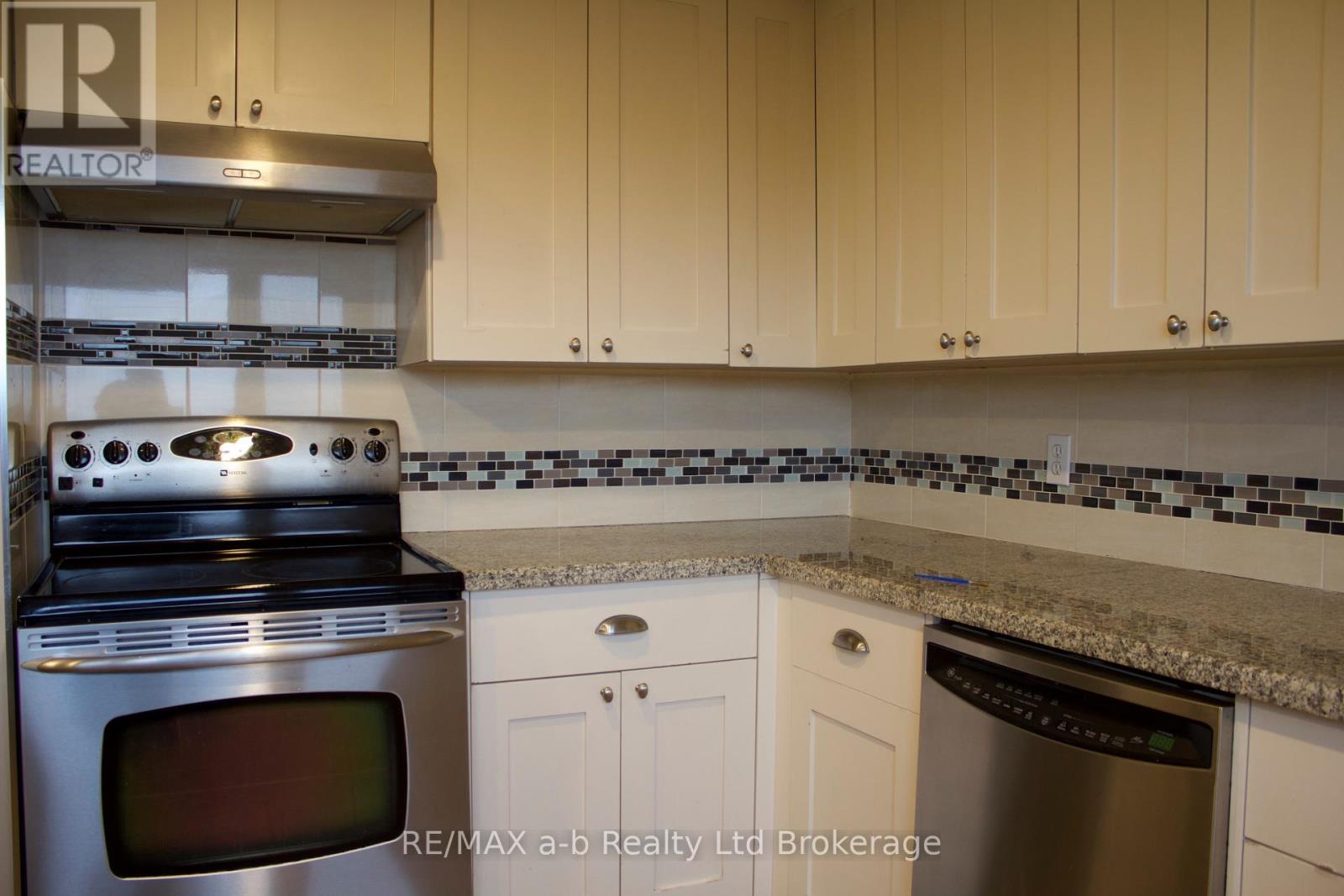 685538 Highway 2 Highway, Woodstock (Woodstock - North), Ontario  N4S 7V9 - Photo 11 - X12932870