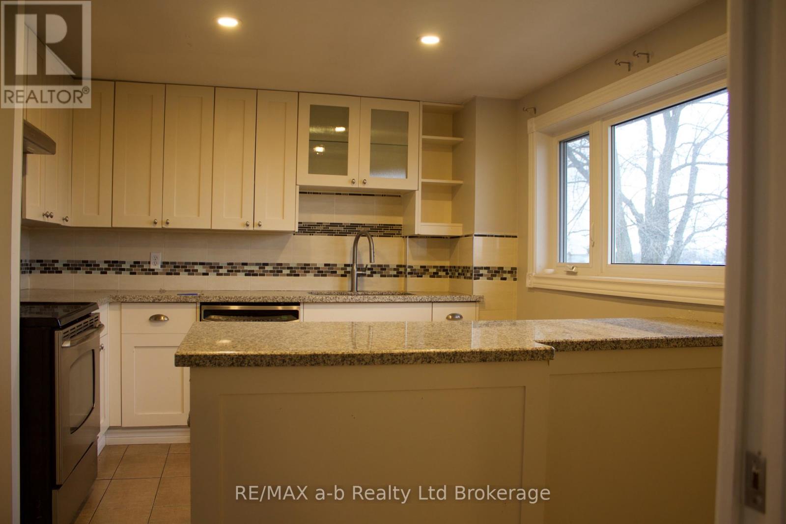 685538 Highway 2 Highway, Woodstock (Woodstock - North), Ontario  N4S 7V9 - Photo 9 - X12932870