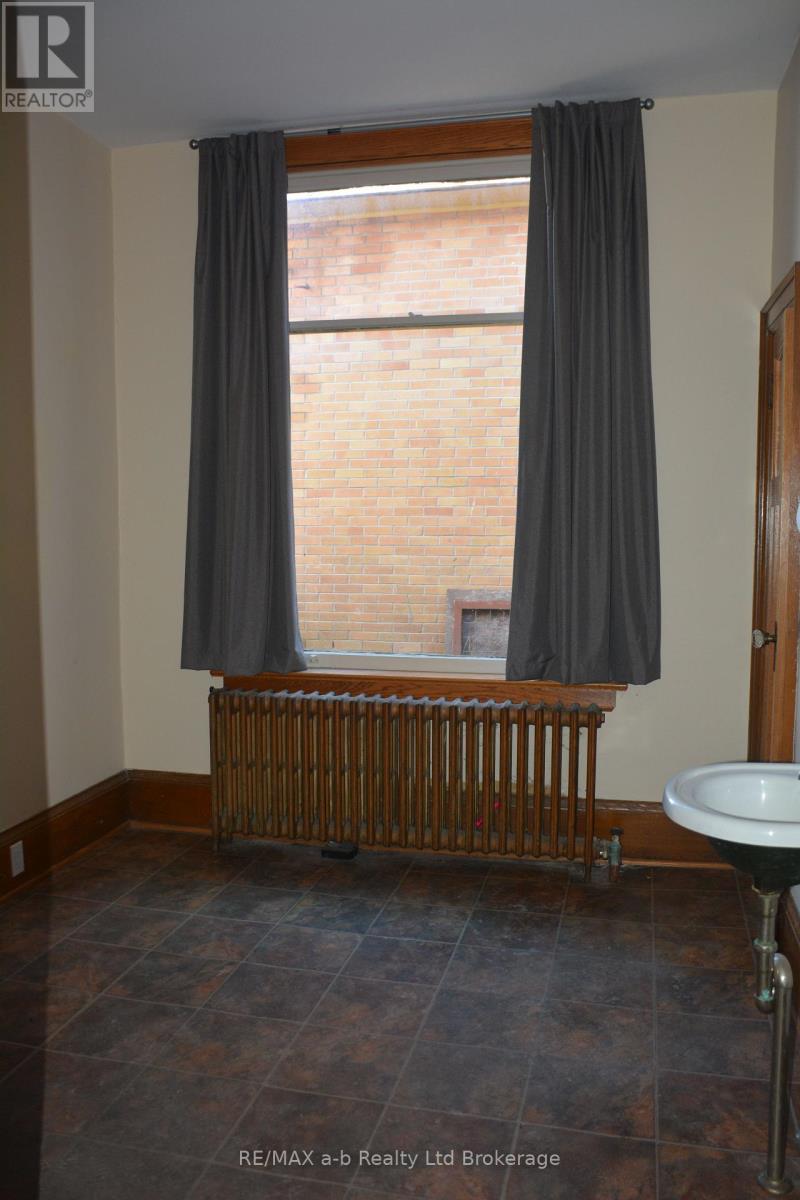 55 King Street W, Ingersoll (Ingersoll - South), Ontario  N5C 2J7 - Photo 12 - X12935266