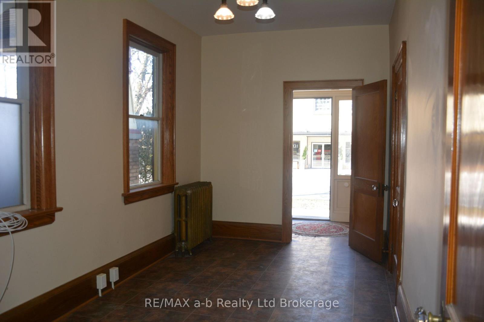 55 King Street W, Ingersoll (Ingersoll - South), Ontario  N5C 2J7 - Photo 17 - X12935266