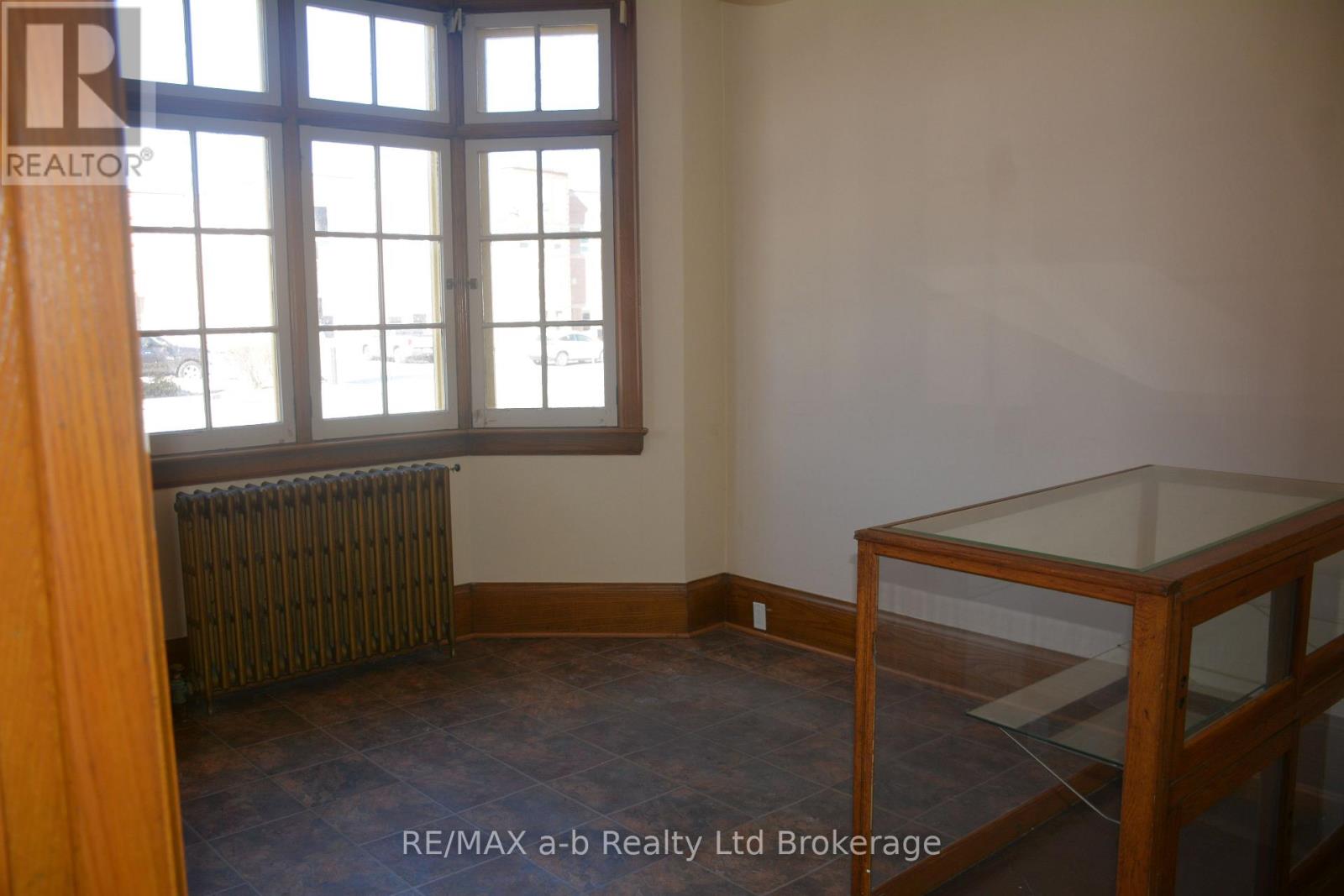 55 King Street W, Ingersoll (Ingersoll - South), Ontario  N5C 2J7 - Photo 4 - X12935266