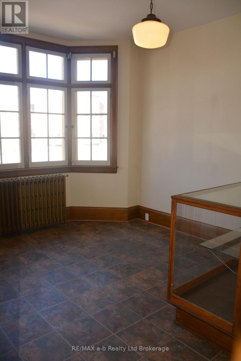 55 King Street W, Ingersoll (Ingersoll - South), Ontario  N5C 2J7 - Photo 5 - X12935266