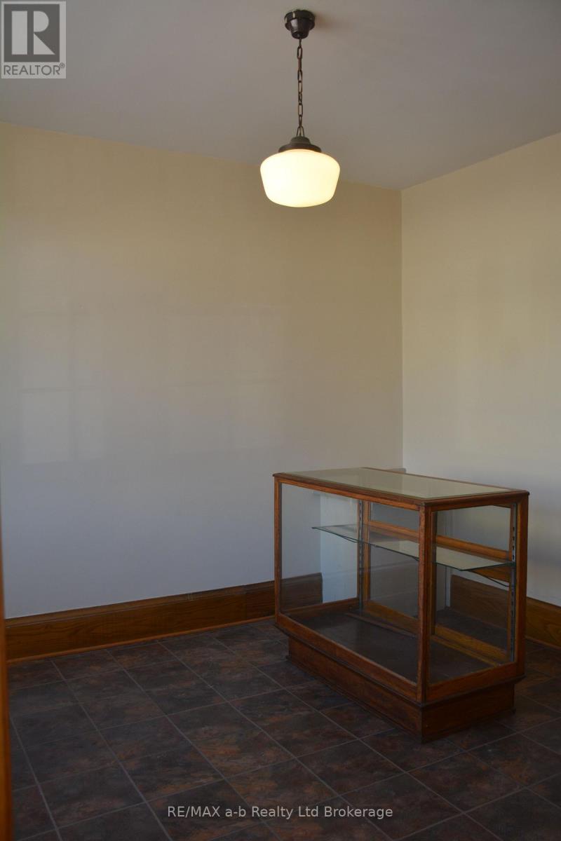 55 King Street W, Ingersoll (Ingersoll - South), Ontario  N5C 2J7 - Photo 8 - X12935266