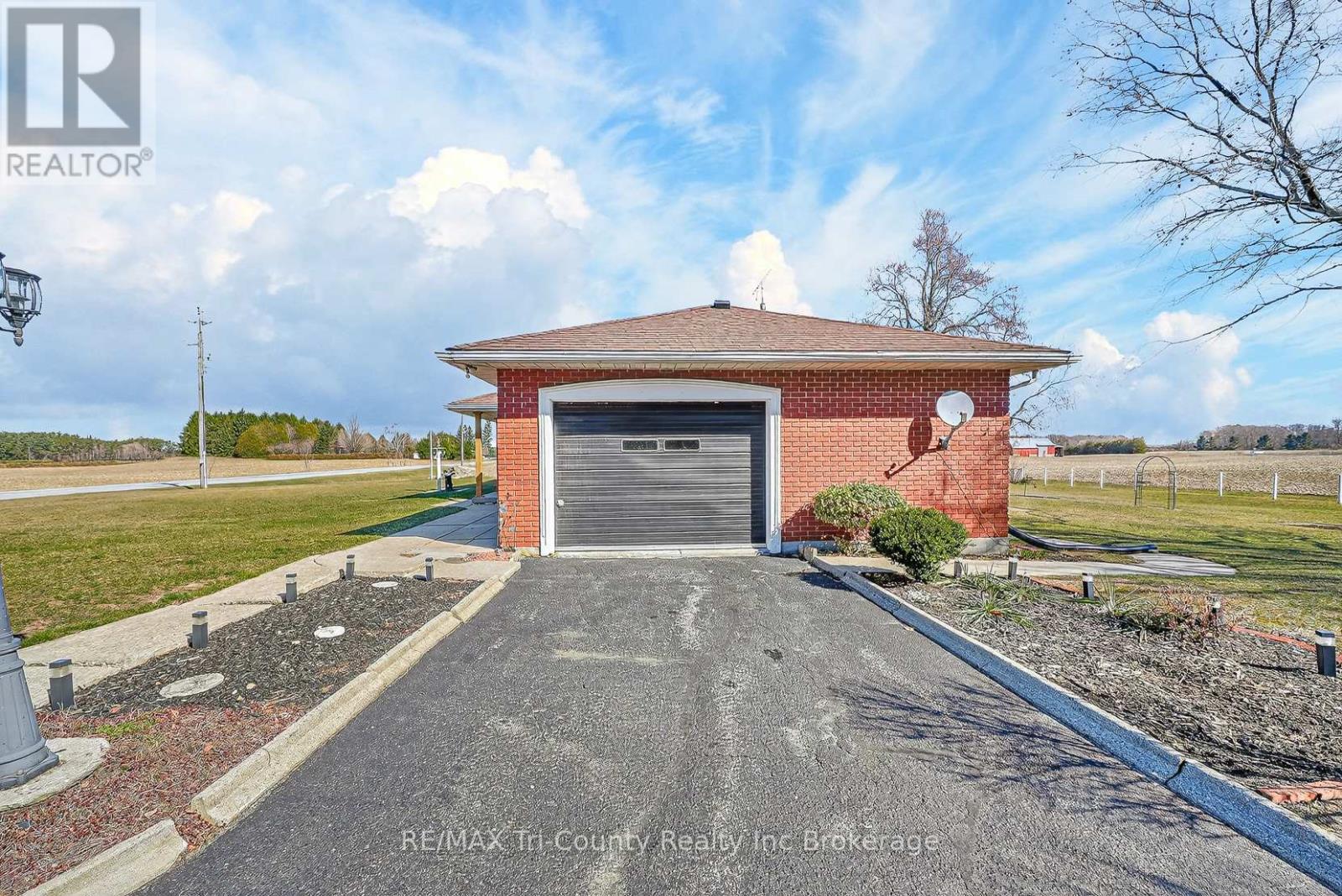 568 7th Concession Enr Road, Norfolk, Ontario  N0E 1C0 - Photo 2 - X12935910