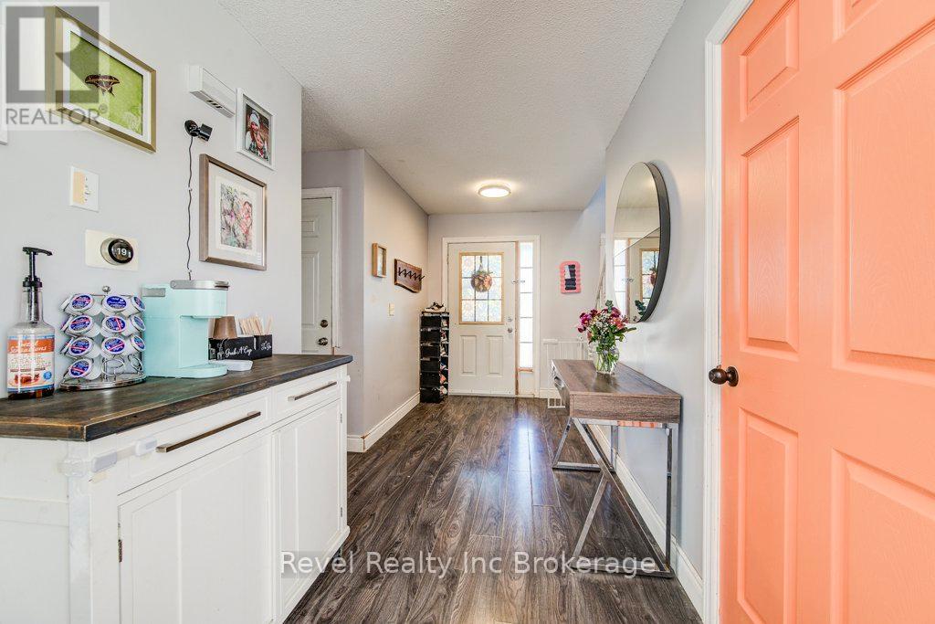 733 Southwood Way, Woodstock (Woodstock - South), Ontario  N4V 1G5 - Photo 10 - X12936336