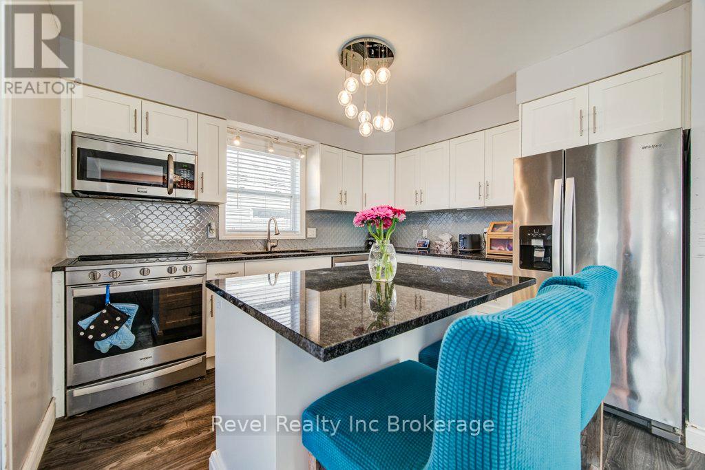 733 Southwood Way, Woodstock (Woodstock - South), Ontario  N4V 1G5 - Photo 11 - X12936336