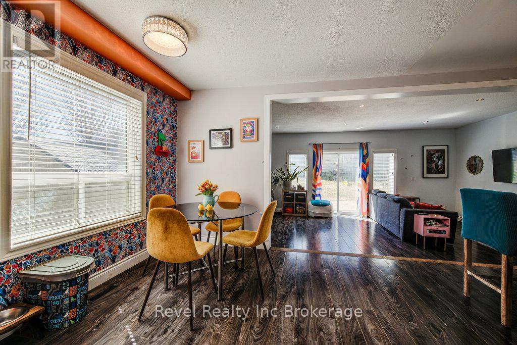 733 Southwood Way, Woodstock (Woodstock - South), Ontario  N4V 1G5 - Photo 12 - X12936336