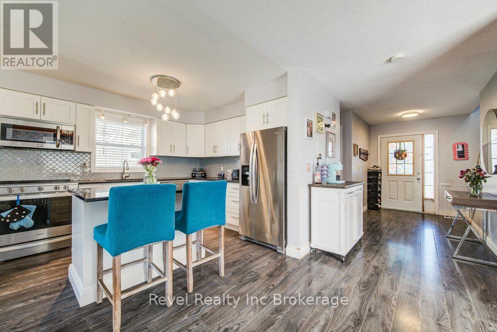 733 Southwood Way, Woodstock (Woodstock - South), Ontario  N4V 1G5 - Photo 13 - X12936336