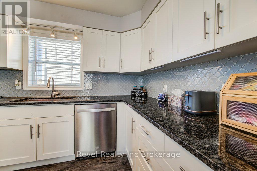 733 Southwood Way, Woodstock (Woodstock - South), Ontario  N4V 1G5 - Photo 15 - X12936336