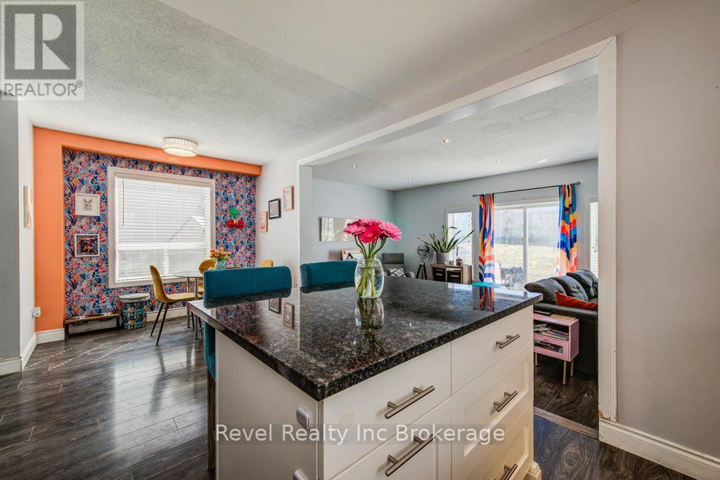 733 Southwood Way, Woodstock (Woodstock - South), Ontario  N4V 1G5 - Photo 17 - X12936336