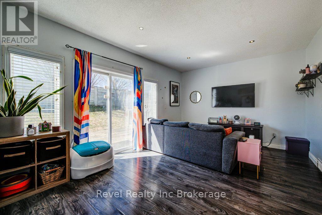 733 Southwood Way, Woodstock (Woodstock - South), Ontario  N4V 1G5 - Photo 19 - X12936336