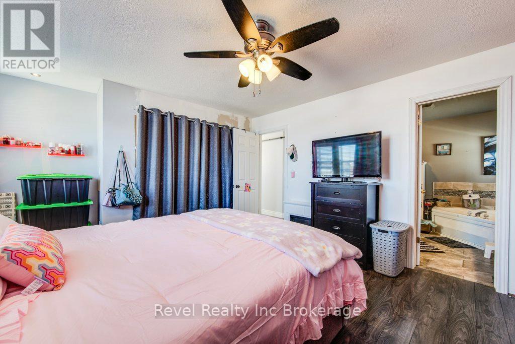 733 Southwood Way, Woodstock (Woodstock - South), Ontario  N4V 1G5 - Photo 20 - X12936336