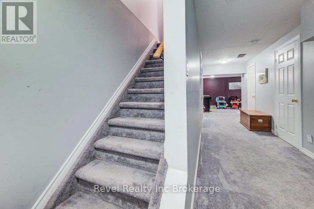 733 Southwood Way, Woodstock (Woodstock - South), Ontario  N4V 1G5 - Photo 21 - X12936336