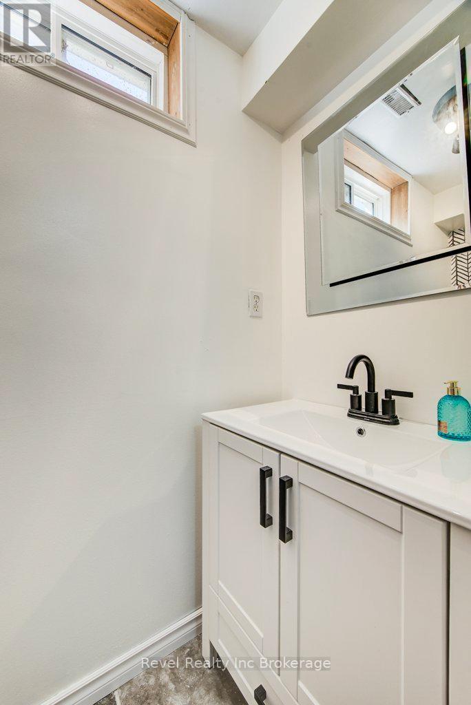 733 Southwood Way, Woodstock (Woodstock - South), Ontario  N4V 1G5 - Photo 24 - X12936336