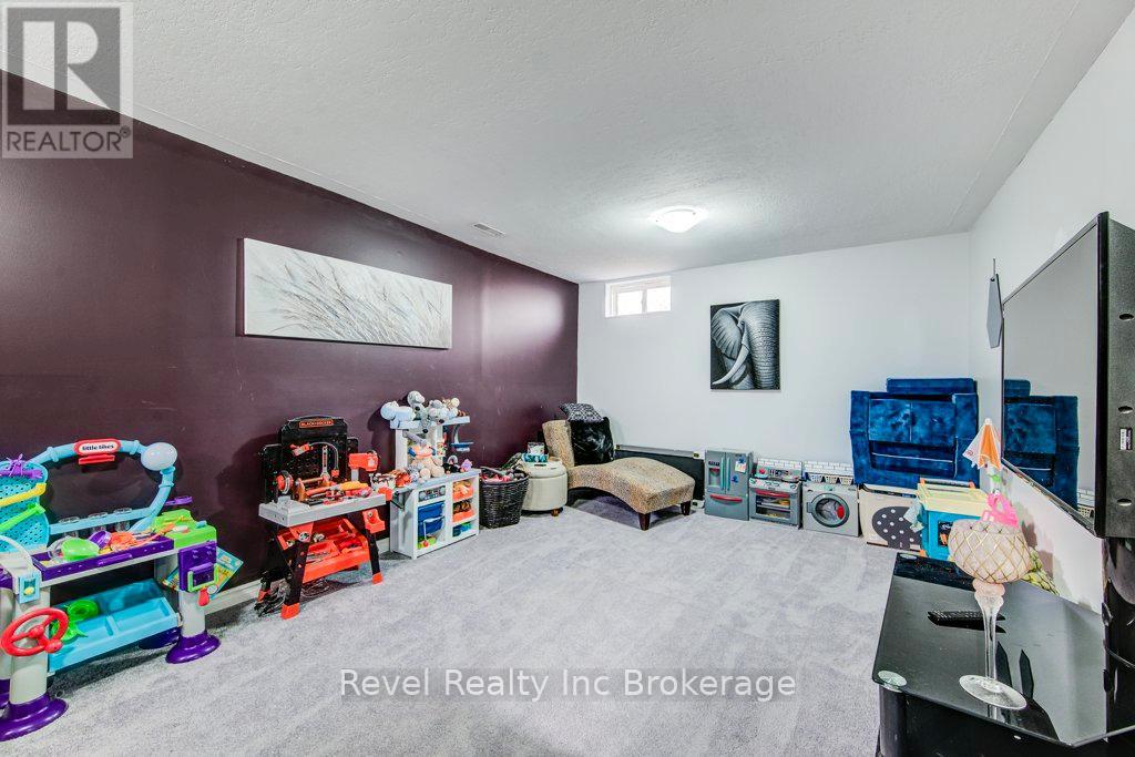 733 Southwood Way, Woodstock (Woodstock - South), Ontario  N4V 1G5 - Photo 25 - X12936336