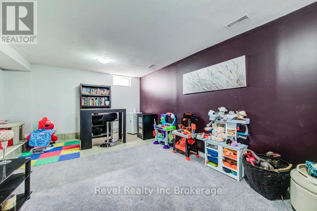 733 Southwood Way, Woodstock (Woodstock - South), Ontario  N4V 1G5 - Photo 31 - X12936336