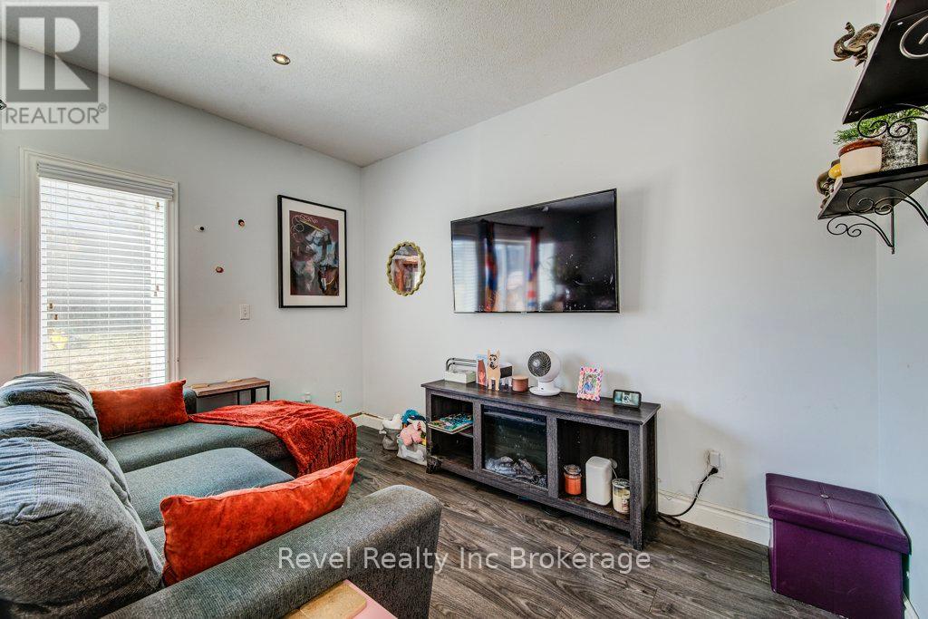 733 Southwood Way, Woodstock (Woodstock - South), Ontario  N4V 1G5 - Photo 38 - X12936336