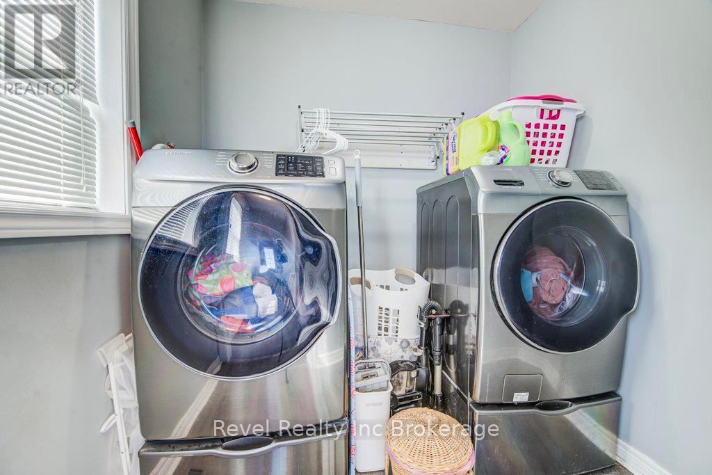 733 Southwood Way, Woodstock (Woodstock - South), Ontario  N4V 1G5 - Photo 39 - X12936336