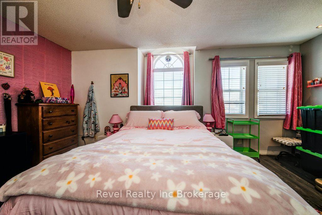 733 Southwood Way, Woodstock (Woodstock - South), Ontario  N4V 1G5 - Photo 40 - X12936336