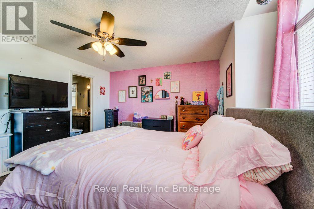 733 Southwood Way, Woodstock (Woodstock - South), Ontario  N4V 1G5 - Photo 41 - X12936336