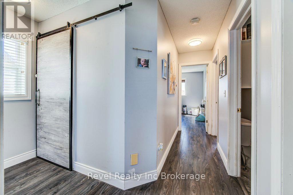 733 Southwood Way, Woodstock (Woodstock - South), Ontario  N4V 1G5 - Photo 42 - X12936336