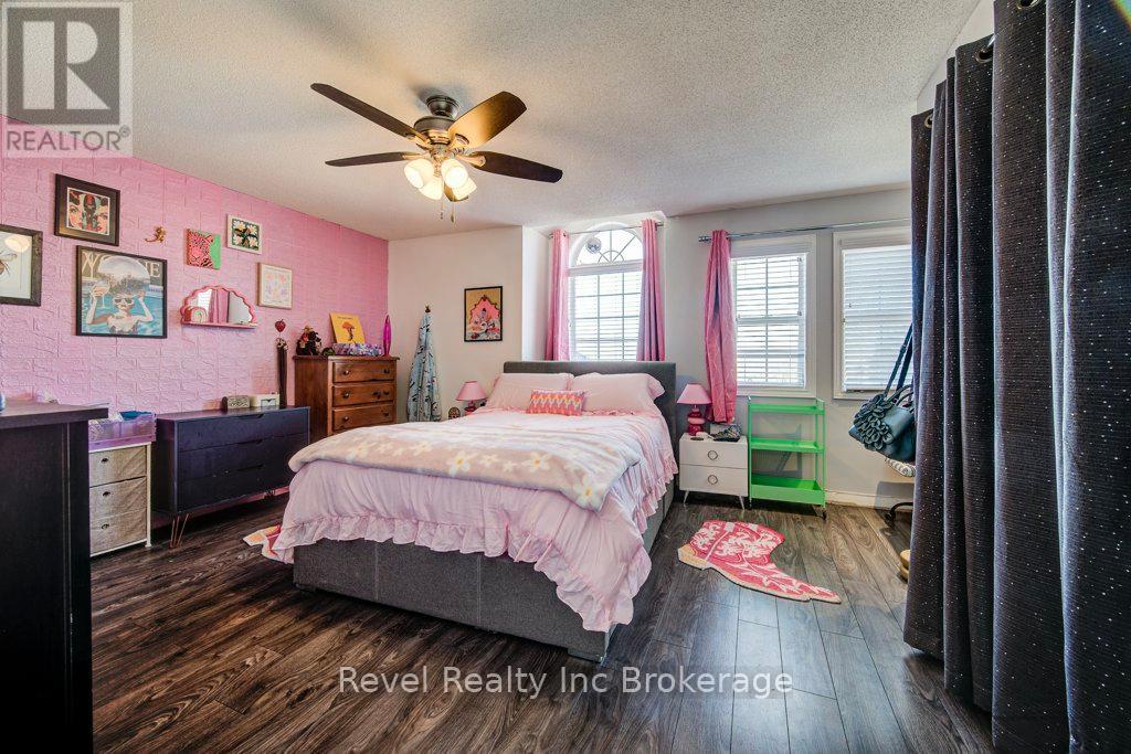 733 Southwood Way, Woodstock (Woodstock - South), Ontario  N4V 1G5 - Photo 43 - X12936336