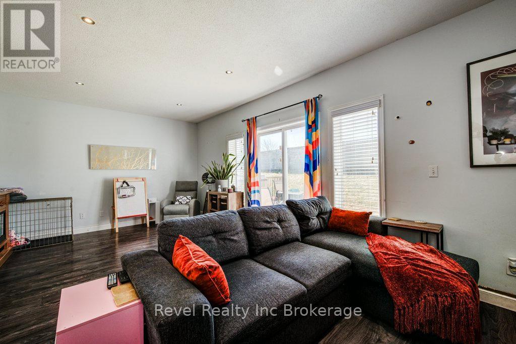 733 Southwood Way, Woodstock (Woodstock - South), Ontario  N4V 1G5 - Photo 44 - X12936336