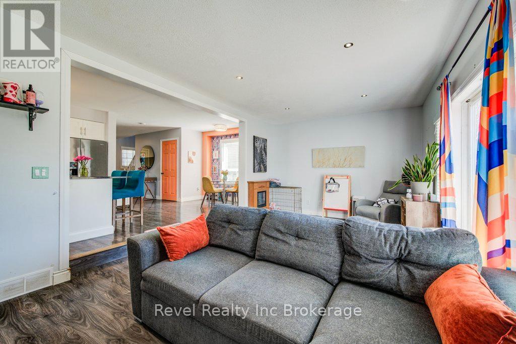 733 Southwood Way, Woodstock (Woodstock - South), Ontario  N4V 1G5 - Photo 45 - X12936336