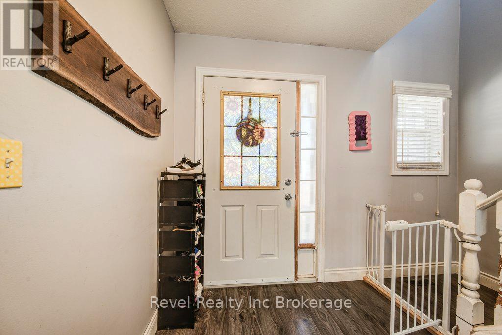 733 Southwood Way, Woodstock (Woodstock - South), Ontario  N4V 1G5 - Photo 5 - X12936336