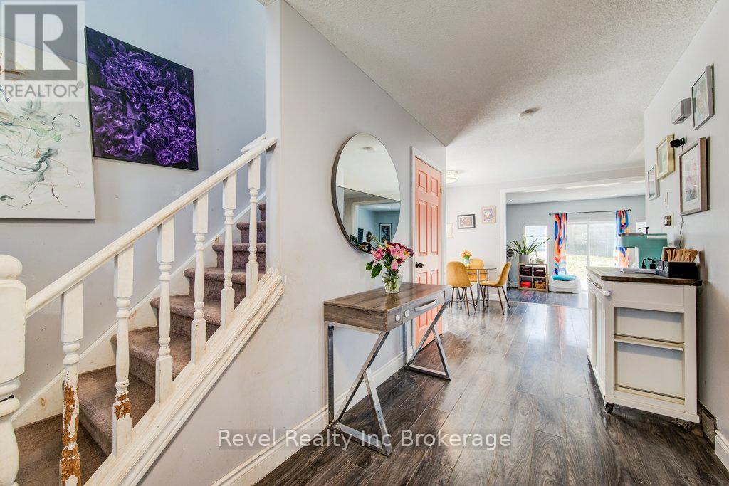 733 Southwood Way, Woodstock (Woodstock - South), Ontario  N4V 1G5 - Photo 6 - X12936336