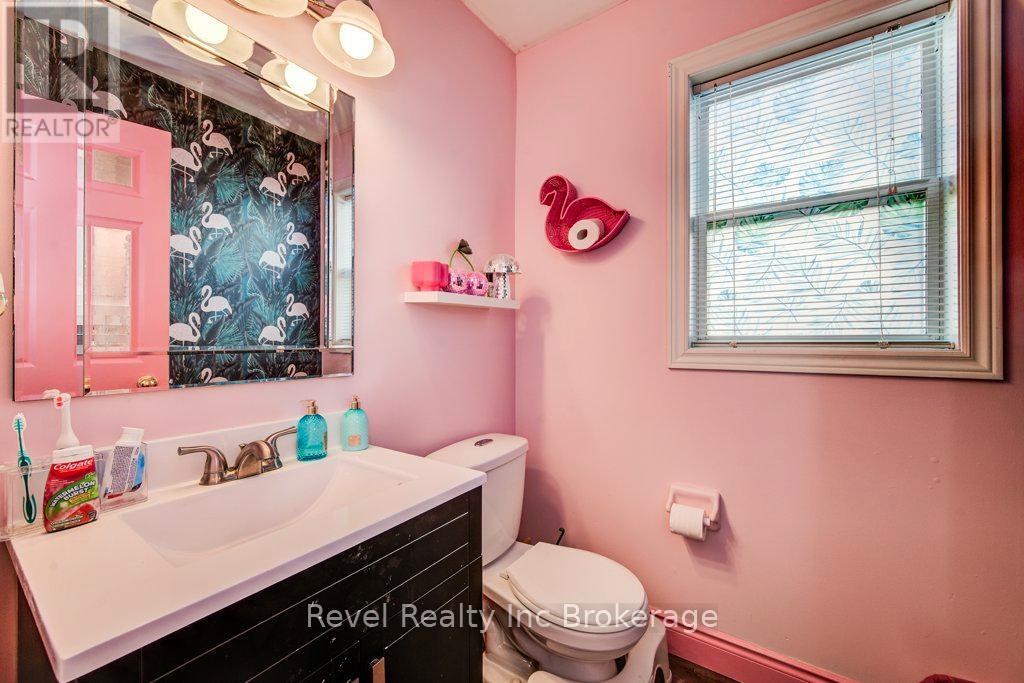 733 Southwood Way, Woodstock (Woodstock - South), Ontario  N4V 1G5 - Photo 9 - X12936336