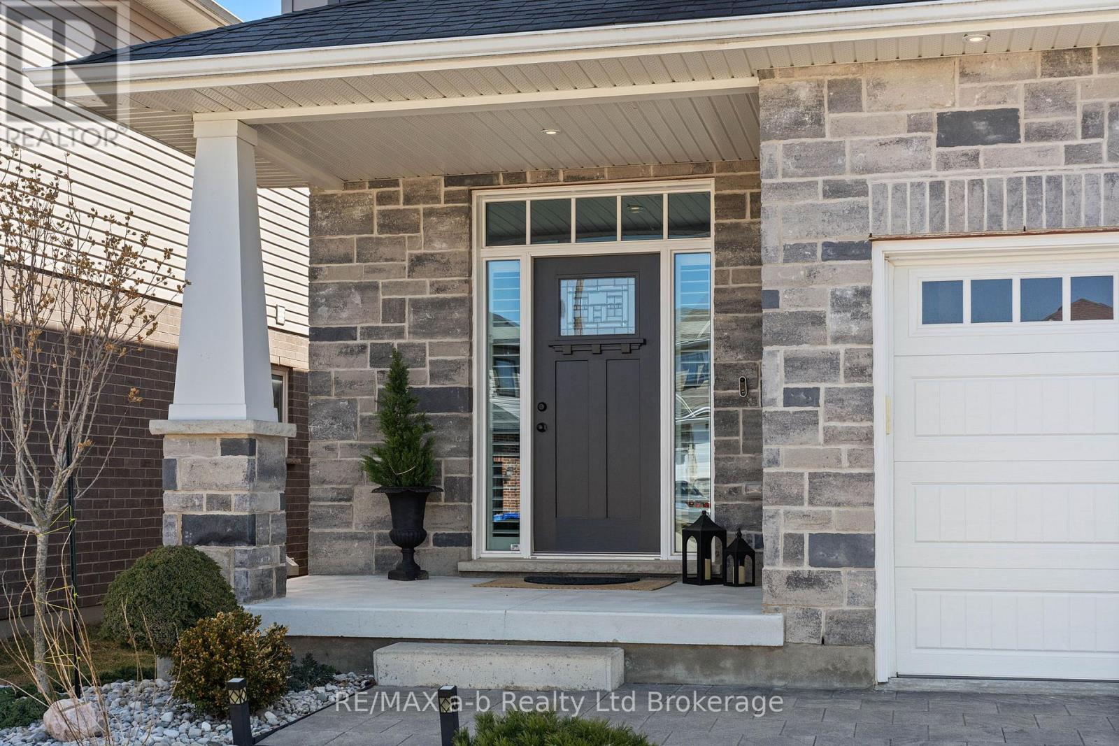 11 Chamberlain Avenue, Ingersoll (Ingersoll - South), Ontario  N5C 0C6 - Photo 2 - X12937636