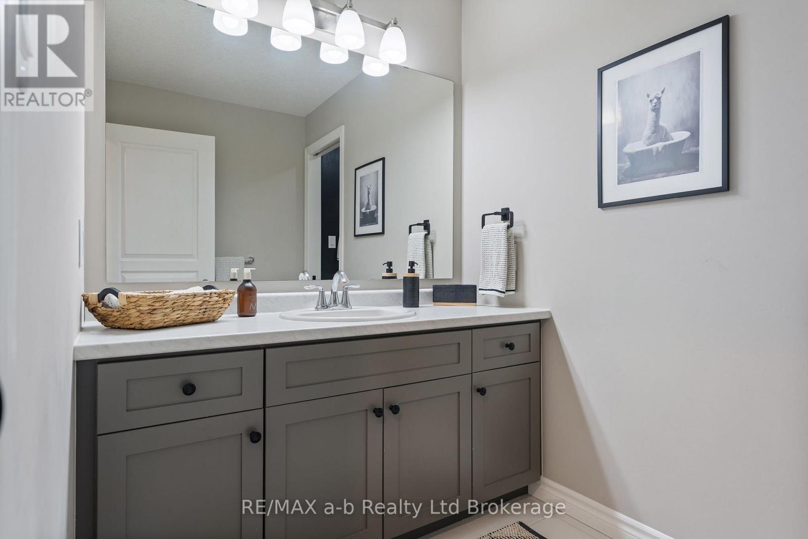 11 Chamberlain Avenue, Ingersoll (Ingersoll - South), Ontario  N5C 0C6 - Photo 20 - X12937636