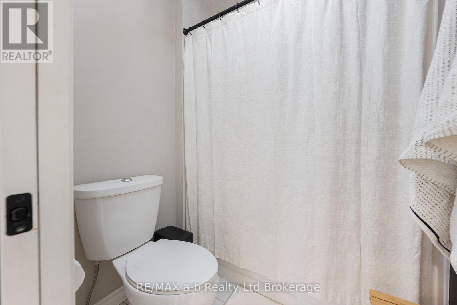 11 Chamberlain Avenue, Ingersoll (Ingersoll - South), Ontario  N5C 0C6 - Photo 21 - X12937636