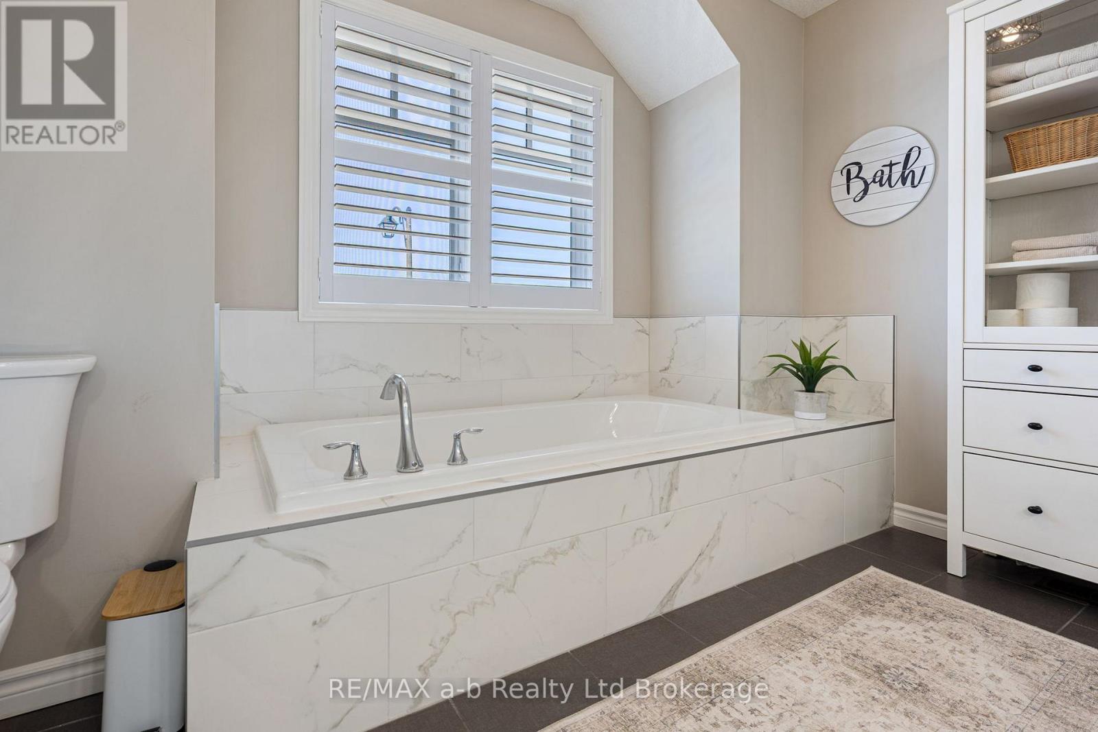 11 Chamberlain Avenue, Ingersoll (Ingersoll - South), Ontario  N5C 0C6 - Photo 25 - X12937636