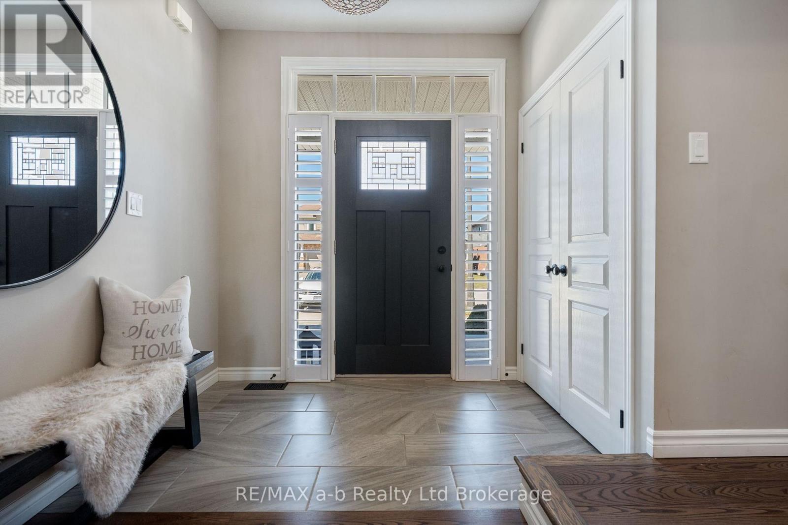 11 Chamberlain Avenue, Ingersoll (Ingersoll - South), Ontario  N5C 0C6 - Photo 3 - X12937636