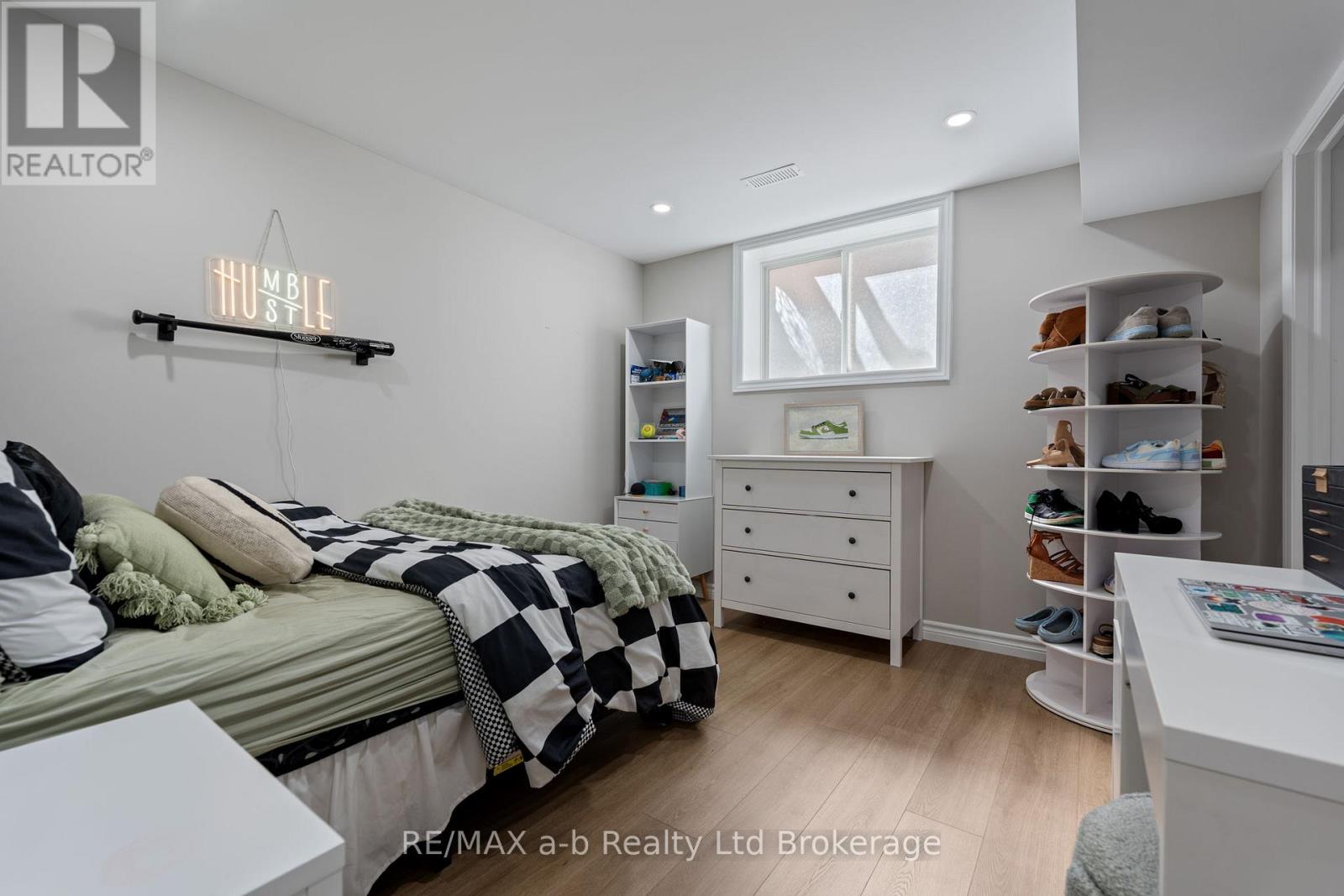 11 Chamberlain Avenue, Ingersoll (Ingersoll - South), Ontario  N5C 0C6 - Photo 30 - X12937636