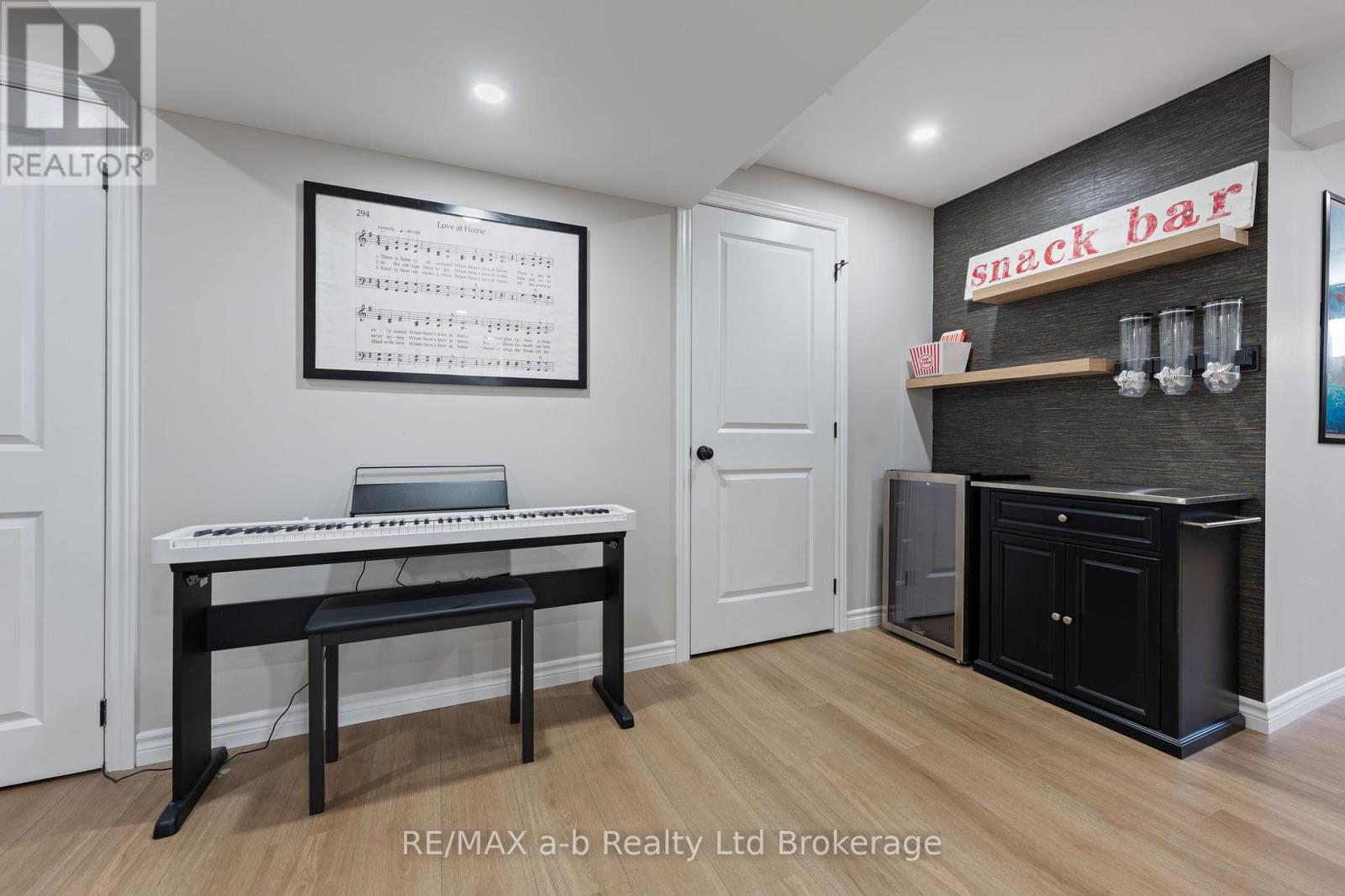 11 Chamberlain Avenue, Ingersoll (Ingersoll - South), Ontario  N5C 0C6 - Photo 31 - X12937636