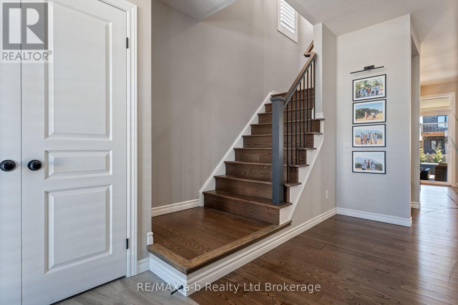 11 Chamberlain Avenue, Ingersoll (Ingersoll - South), Ontario  N5C 0C6 - Photo 4 - X12937636