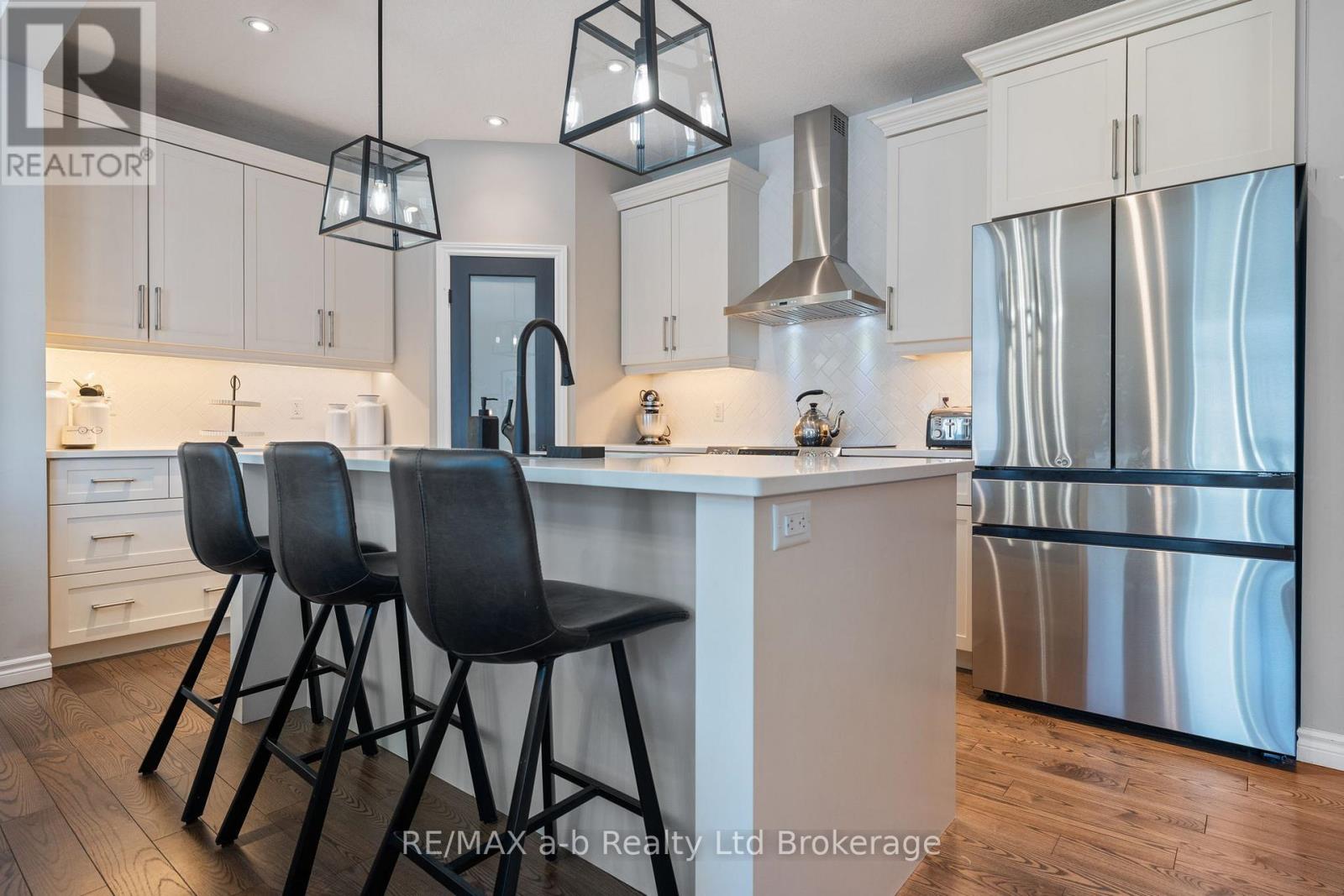 11 Chamberlain Avenue, Ingersoll (Ingersoll - South), Ontario  N5C 0C6 - Photo 8 - X12937636