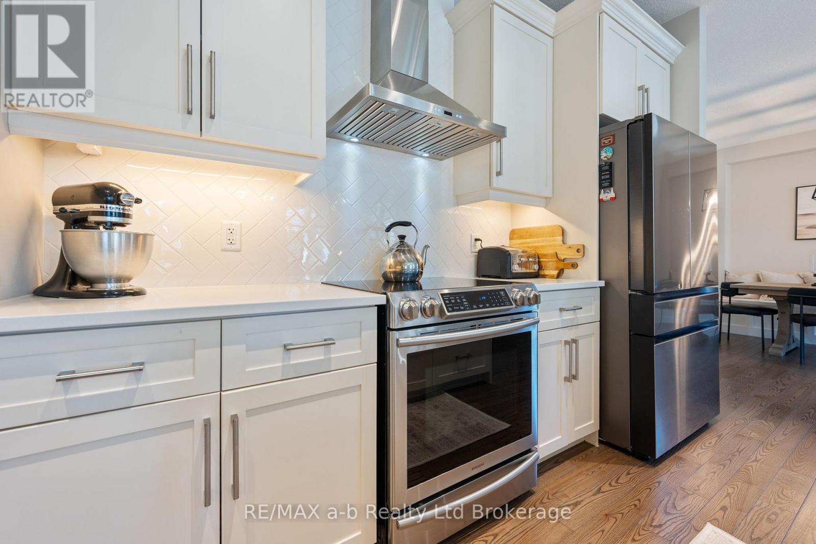 11 Chamberlain Avenue, Ingersoll (Ingersoll - South), Ontario  N5C 0C6 - Photo 9 - X12937636