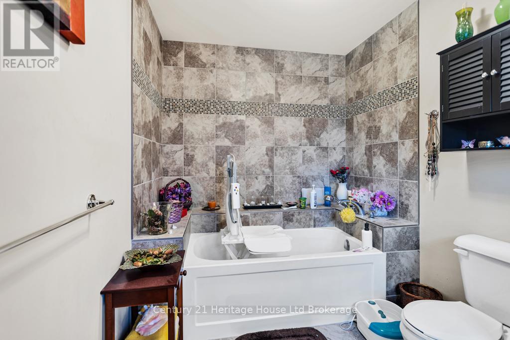 69 William Street, Tillsonburg, Ontario  N4G 5R8 - Photo 18 - X12939112