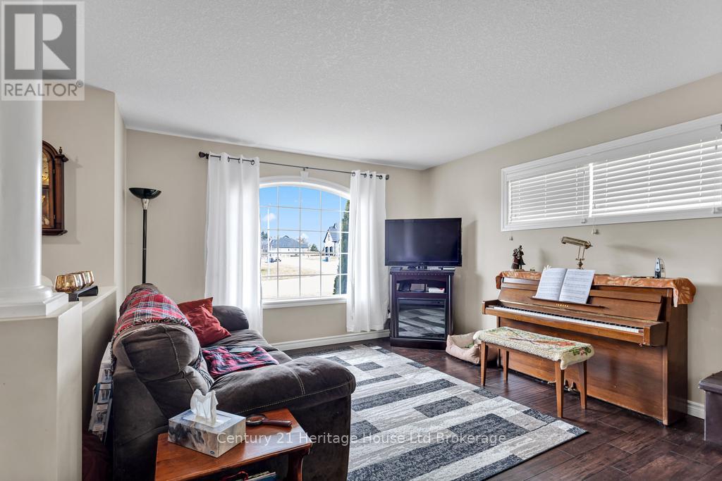 69 William Street, Tillsonburg, Ontario  N4G 5R8 - Photo 5 - X12939112