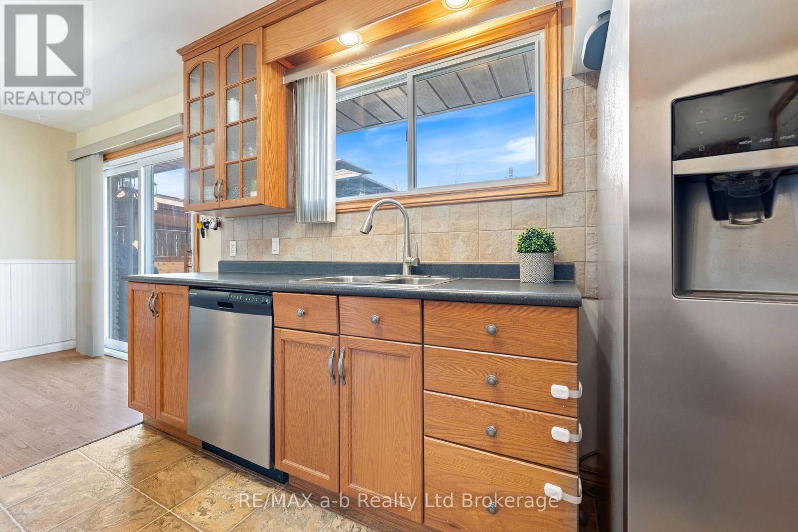 318 Broadway Street, Tillsonburg, Ontario  N4G 3S1 - Photo 9 - X12941754