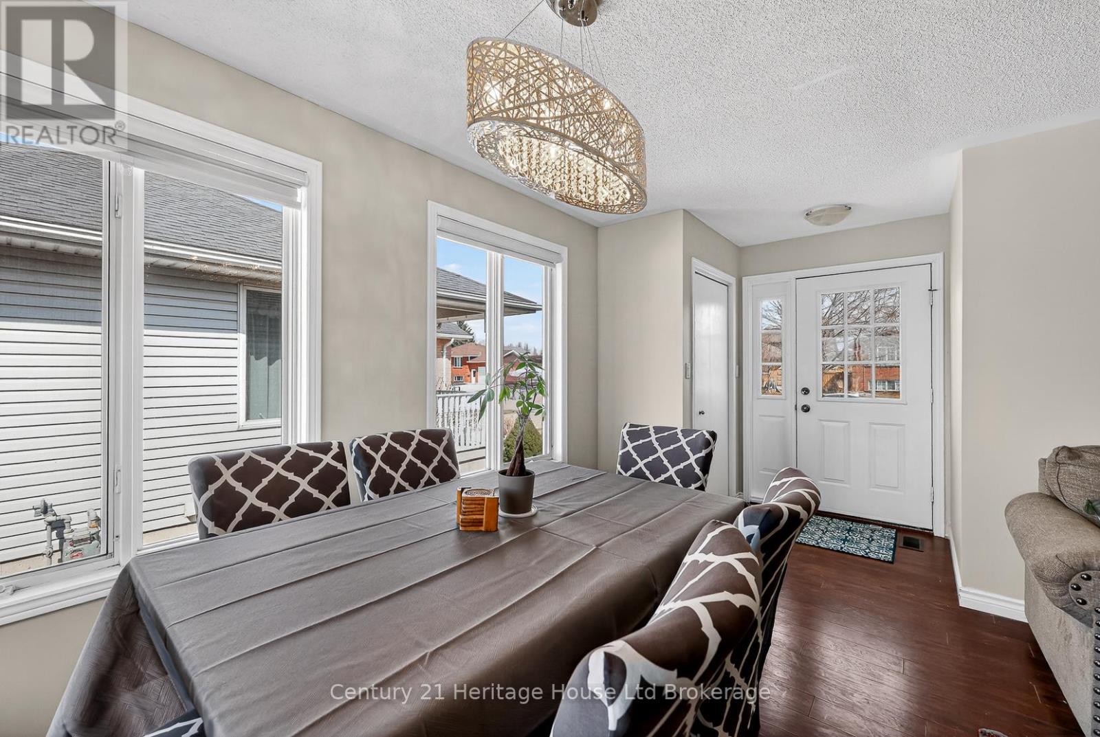 42 Eleanor Street, West Perth (Mitchell), Ontario  N0K 1N0 - Photo 4 - X12941880