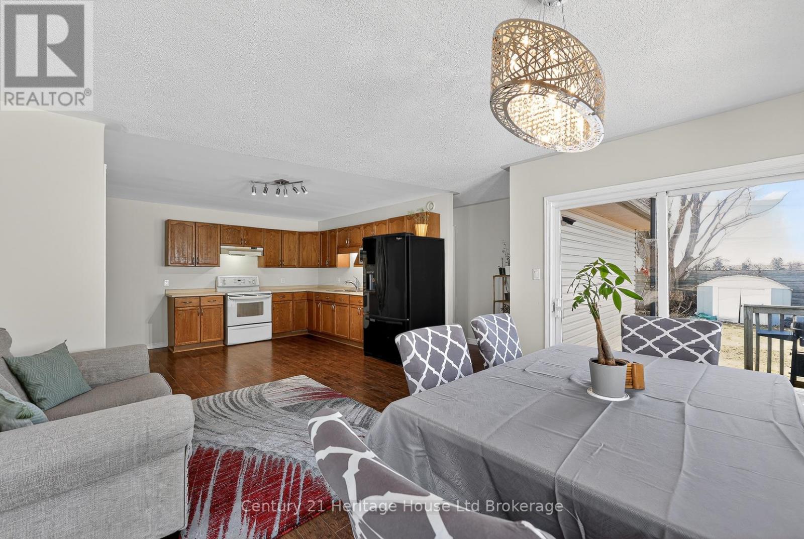 42 Eleanor Street, West Perth (Mitchell), Ontario  N0K 1N0 - Photo 5 - X12941880